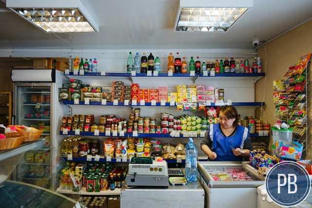 Продуктовый магазин с постоянным потоком клиентов