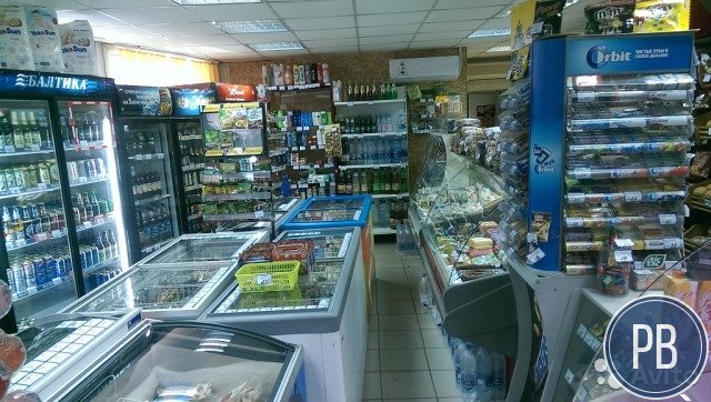 Магазин и кулинария в спальном районе