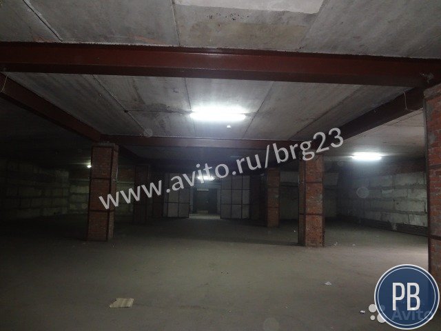 Продается угловая,торгово-складская база, 1100 м²