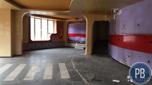 Торговое помещение, 618 м²
