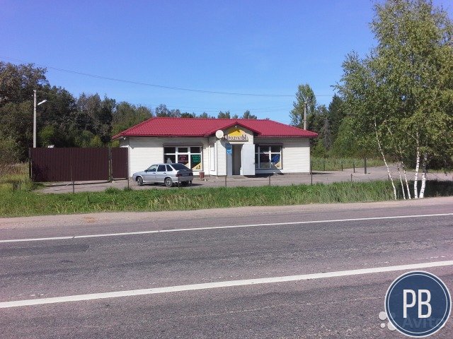 Нежилое здание с земельным участком