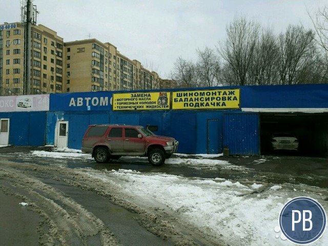 Автосервис, под шиномонтаж, так же возможно и друг