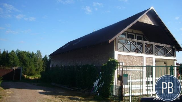 Хозяйство с торговой площадкой на оживлённой шоссе