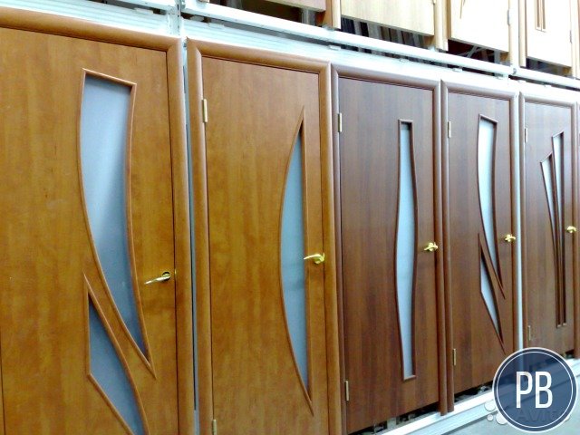 Работающий салон дверей с эксклюзивным товаром