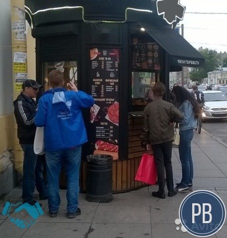 Два заведения уличной еды известной сети