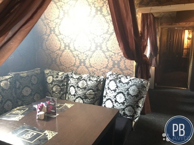 Бар в спальном районе, у метро