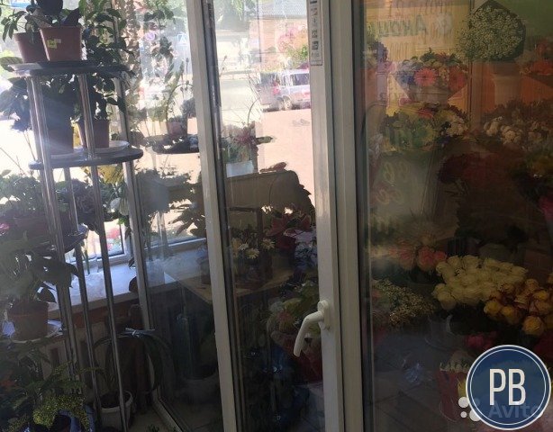 Цветочный салон на крупном рынке в центре